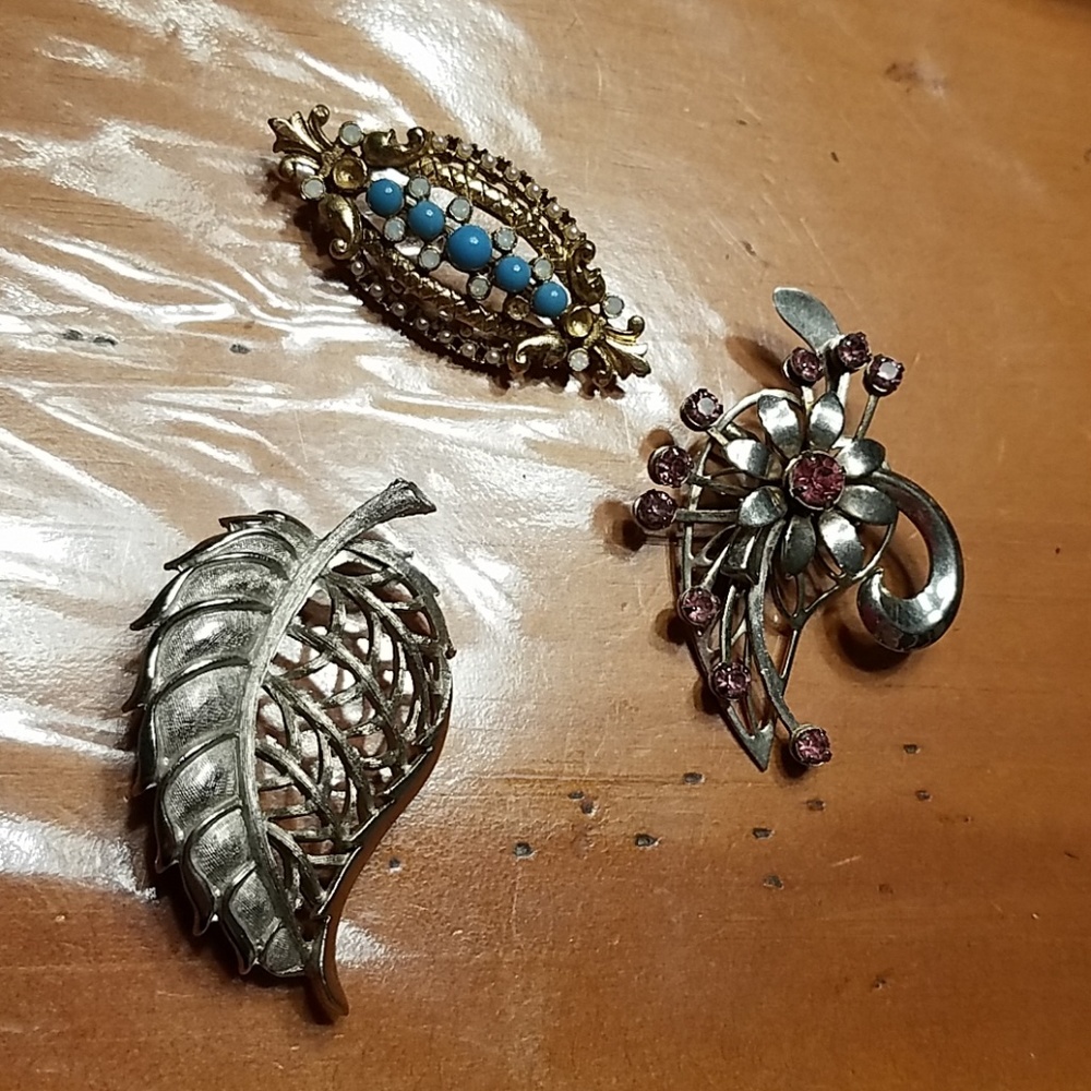 3 vintage brooches
